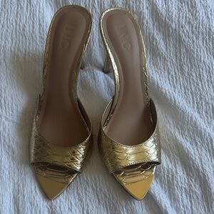 NEW WITHOUT BOX. MACYS INC International Concepts Women's Metallic Gold Heels